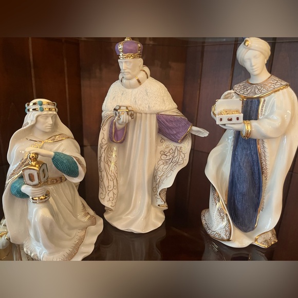 Lenox China First Blessing Nativity 15 Pieces - Picture 10 of 15